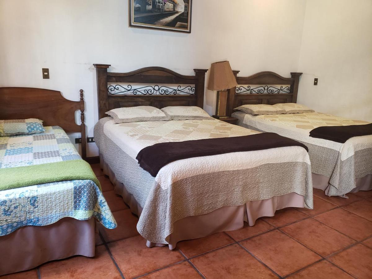 La Casa De La Alameda Bed & Breakfast Antigua Exterior photo